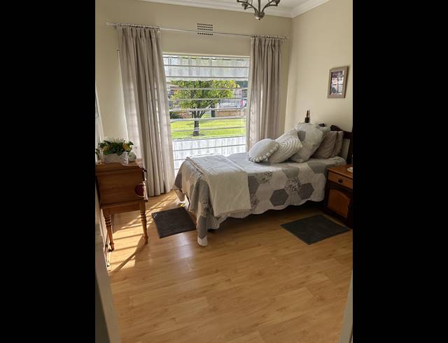 6 BEDROOM HOUSE FOR SALE IN BRACKENHURST